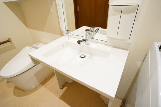 清潔なトイレと洗面台