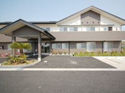 ゆったりとした外観の建物