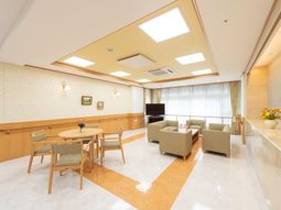 温もりある共有ラウンジ