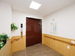 清潔感のあるエレベーターホール