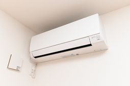 壁掛け式のエアコン