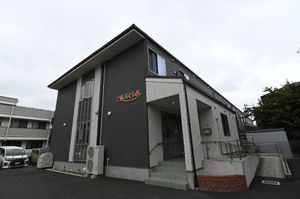 外観の施設エントランス