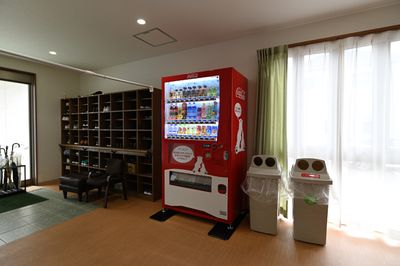 エントランスに自動販売機設置