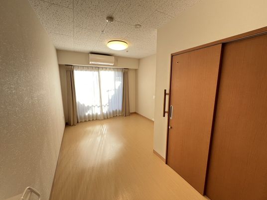 日差しが差し込む居室