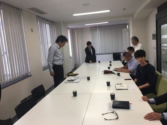 会議中の多目的室  