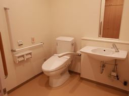 バリアフリーなトイレ設備