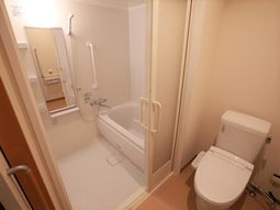 清潔感ある浴室とトイレ