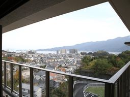 広がる景色が見えるバルコニー