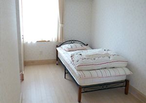 光が差し込む居室