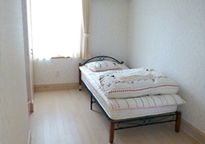 光が差し込む居室