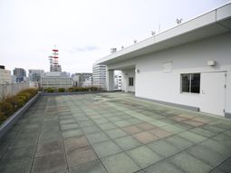 都市景観の屋上テラス