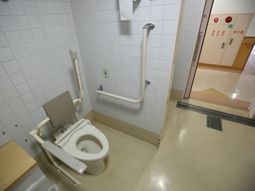 バリアフリーのトイレ設備