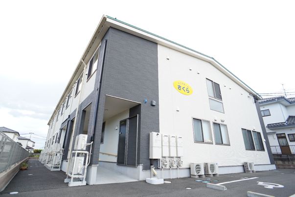 きれいな建物の外観