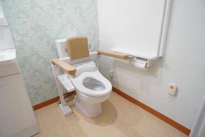 バリアフリー設計のトイレ