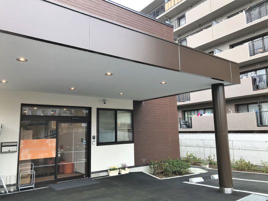 清潔感のある建物入口