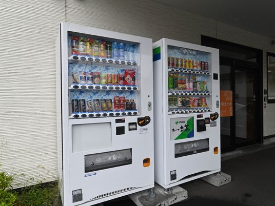 自動販売機と入口