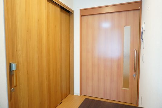 清潔感のある居室の扉