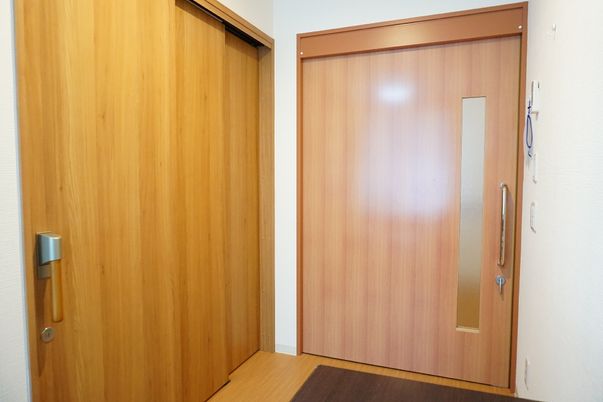 清潔感のある居室の扉