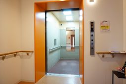 エレベーター前の廊下