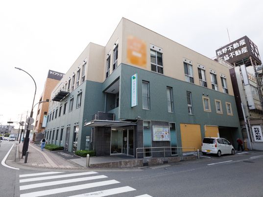 多機能な施設の外観