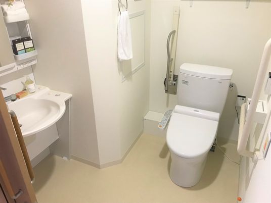 バリアフリーのトイレ空間