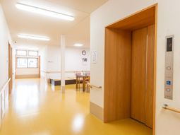 清潔感ある廊下の風景