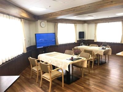 温かい雰囲気の食堂