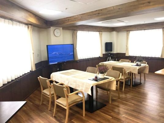 温かい雰囲気の食堂