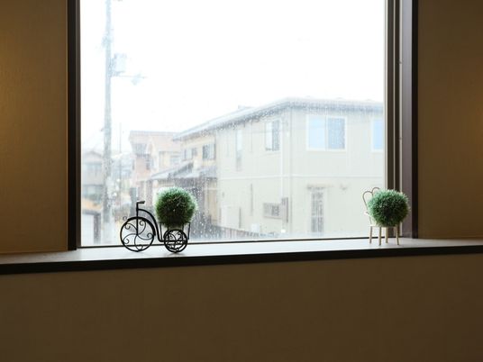  窓際のデコレーション  