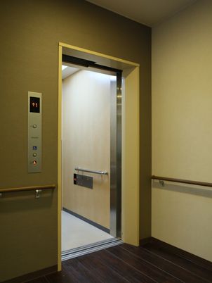  エレベーターの上部空間 