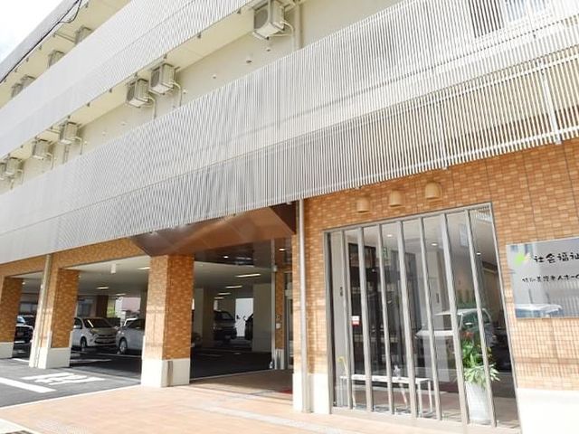 レンガ調の建物外観 外観 レンガ調で温かみのある外観は、親しみやすい雰囲気を醸し出しています。