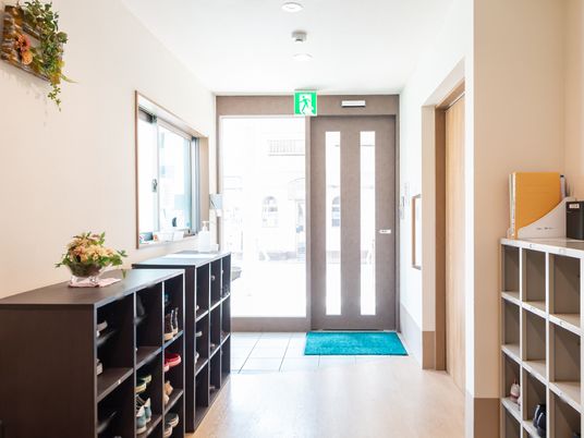 明るく広々したエントランス