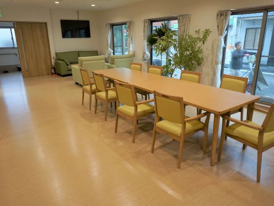 共有スペースの明るい空間