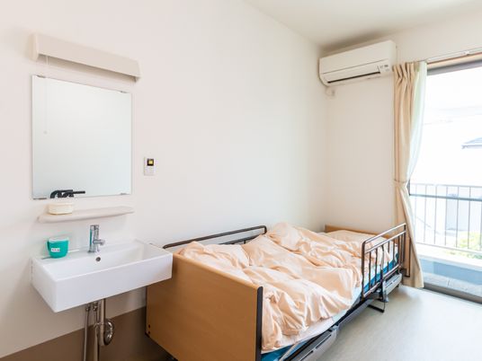 明るい個室の居室