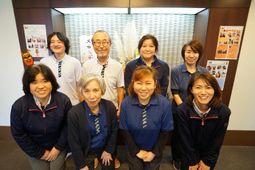 スタッフの集合写真