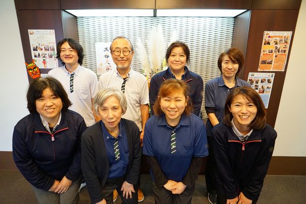 スタッフの集合写真