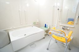 バリアフリーの浴室