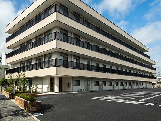 5階建ての外観  