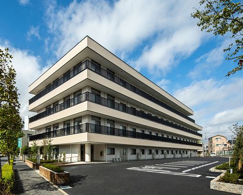開放的な建物の外観