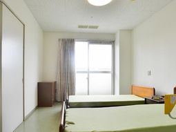 明るい居室の一角