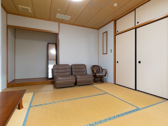 広々とした落ち着いた和室