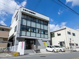 明るい雰囲気の外観