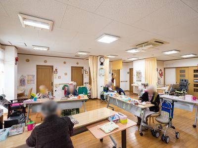 活動が進行中の機能訓練室