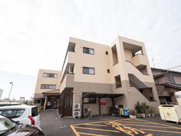 施設の外観を捉えた景色