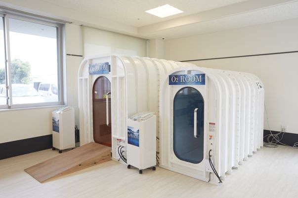 酸素ルームが並ぶ部屋
