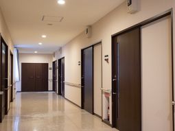 綺麗な施設の廊下