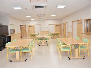 清潔感のある食堂空間