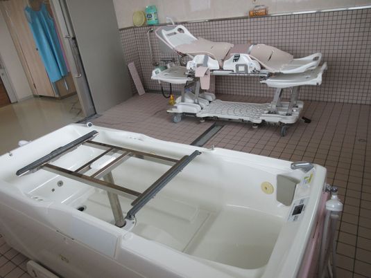 介助用設備の浴室  