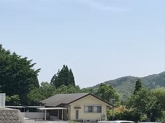 自然に囲まれた外観  