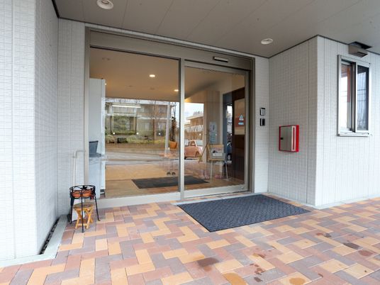 広々とした明るいエントランス